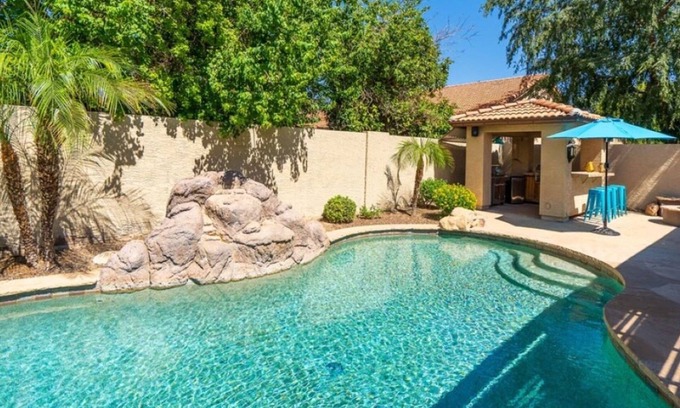 Paradise Park Vista Villa | Luxury Scottsdale Home W/pool and Hot Tub!