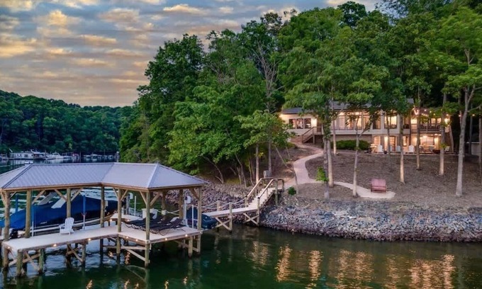 Steele Creek House | Luxury Secluded Lake Home King Beach Views Dock