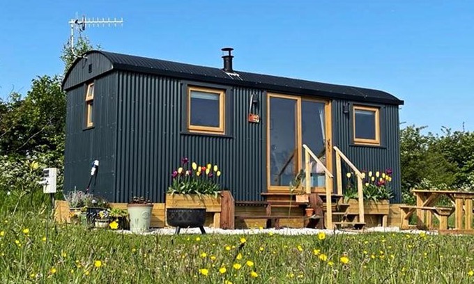 Monyash Ski Chalet | Luxury Shepherd Hut in the Peak District