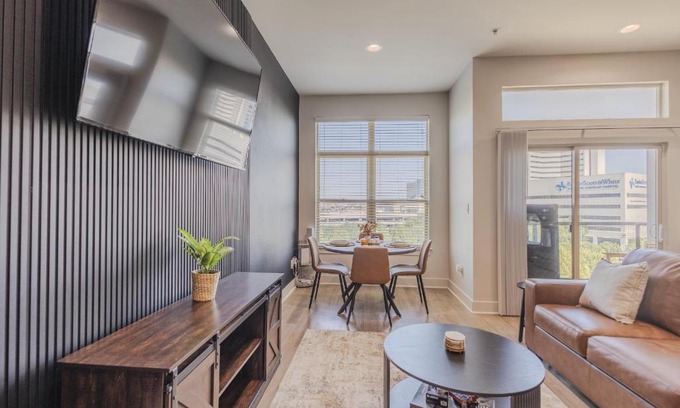 Deep Ellum Apartment | Luxury Skyline Escape, FIFA World Cup, Sauna, King Bed, DT View