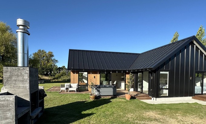 Albert Town House | Luxury, space, and tranquility in beautiful Wanaka