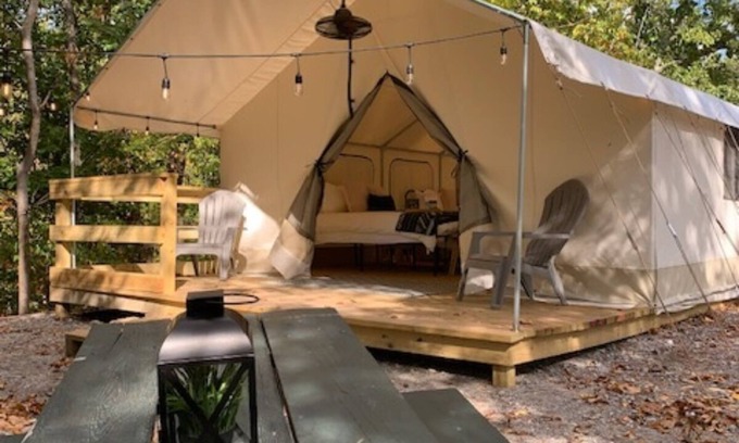 Delta RV Rental | Luxury Spacious Glamping, Lake View, Grill, Pool, Pet Friendly, Swim