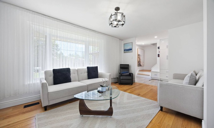 Pickering House | Luxury Stay W/Chef’s Kitchen