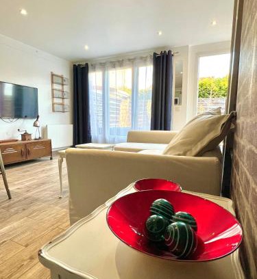 Vitry-sur-Seine Apartment | Luxury Stay with Terrace and AC 10 min to Paris