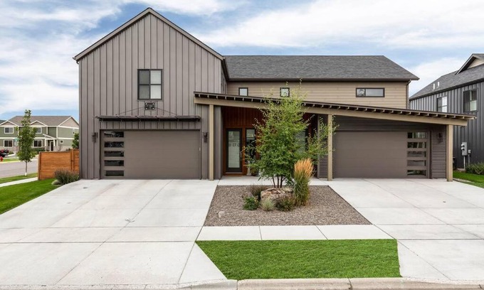 Bozeman House | Luxury Townhome on the Park with Bridger Mtn Views