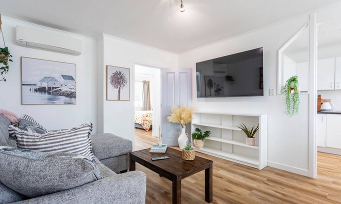 Trentham Apartment | Luxury Two-Bedroom Apartment in Upper Hutt, Central