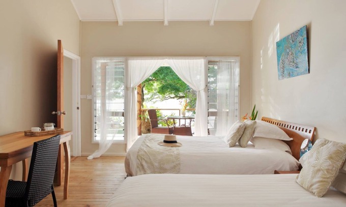 Na Sau Bay House | Luxury Two Bedroom Oceanfront Villa with two separate bathrooms and large front deck