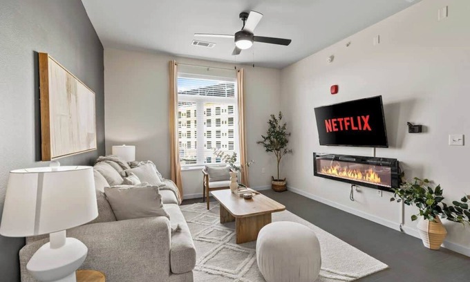 Rogers House | Luxury Unit w/Pool + Gym | LCP Collection