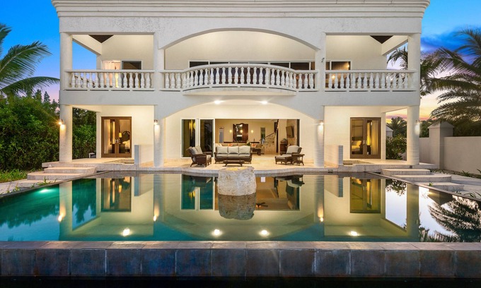 Grace Bay West Villa | Luxury Villa Rental on the Award winning Grace Bay beach!