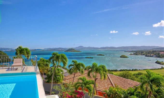 Trois-Ilets Villa | Luxury villa, 10 people, swimming pool, sea and golf view