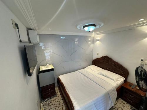 Limbe House | Luxury Villa AC Ensuite Room 9