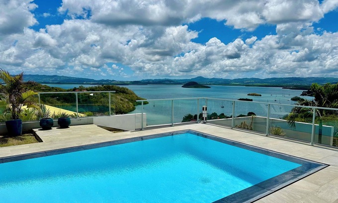 Trois-Ilets Villa | Luxury villa for 8 people, 30° heated pool + sea view = SUPER HOLIDAY