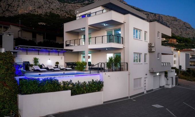 Makarska Villa | Luxury Villa Palladium in the Center with *Heated Pool, *Penthouse and *Jacuzzi