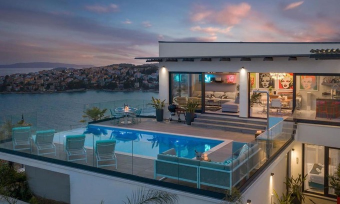 Businci Villa | Luxury Villa Riva with Infinity Pool