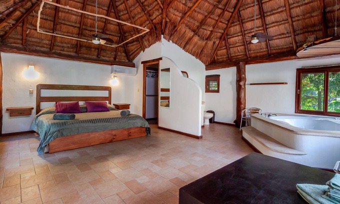 Ejidal Villa | Luxury villa with pool and jacuzzi