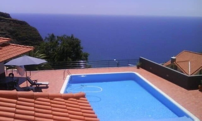 Calheta Villa | Luxury Villa with private pool, beautiful ocean views and mountain