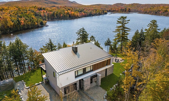 Orford Ski Chalet | LUXURY WATERFRONT CHALET