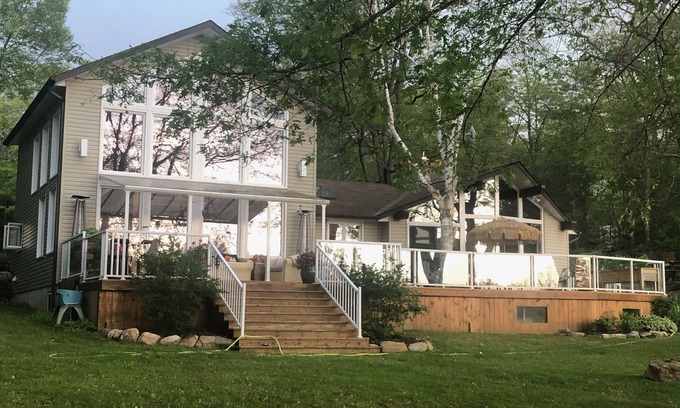 Georgian Bay Cottage | Luxury waterfront Cottage with tournament pickleball court and sandy clear beach