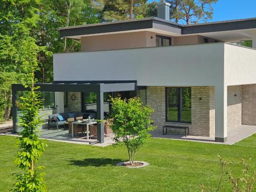 Lychen Villa | Lychenseevilla mit Seeblick, Wintergarten, Kamin und Sauna