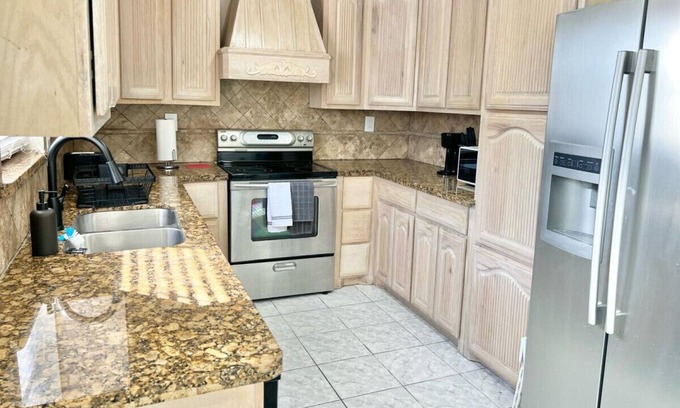 McAllen House | Lynda's Magnificent Pool Home!