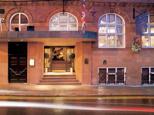 Chester Hotel | Macdonald New Blossoms Hotel Chester