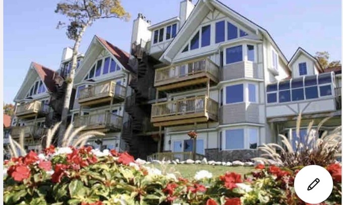 Mackinac Island Apartment | Mackinac island Lovely charming studio w/balcony!