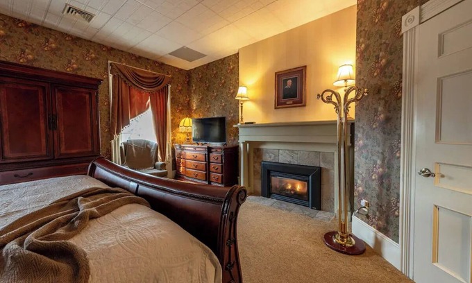 Geneseo Bed & Breakfast | MacVittie Room - Big Tree Innnn