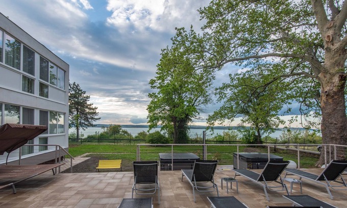 Balatonfoldvar House | Magaspart Panzió