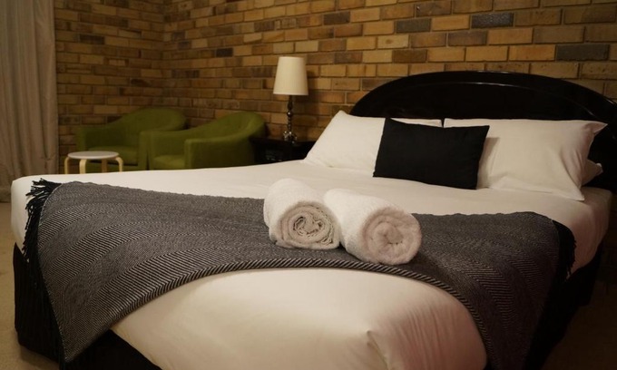 Stawell Hotel | Magdala Motor Lodge & Lakeside Restaurant