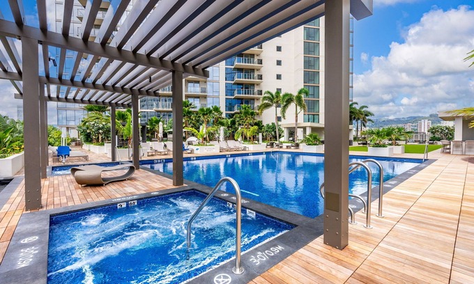 Ala Moana Condo | Magic Island/Beach Park Views