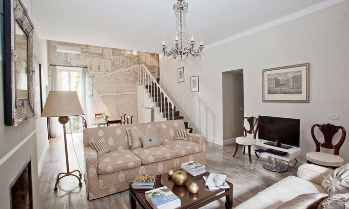 Rione III Colonna Apartment | Magic Terrace Apartment on the Spanish Steps - Special offer