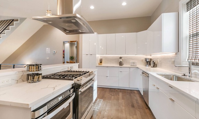 Mid-City House | Magnificent 4 Bedroom Townhouse near Lafitte Greenway