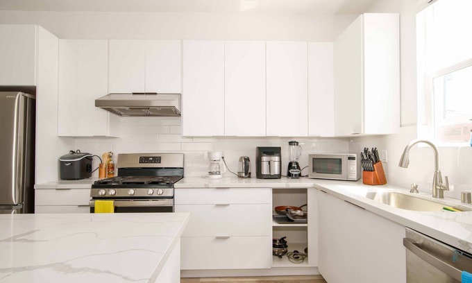 Westminster House | Magnificent 6BR near Disney w/Parking & Play area