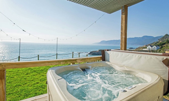 Shelter Cove Condo | Magnificent by OceanviewHotTubs Shelter Cove, CA