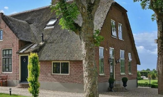 Boeicop House | Magnificent farmhouse in Central Holland 4A & 2C