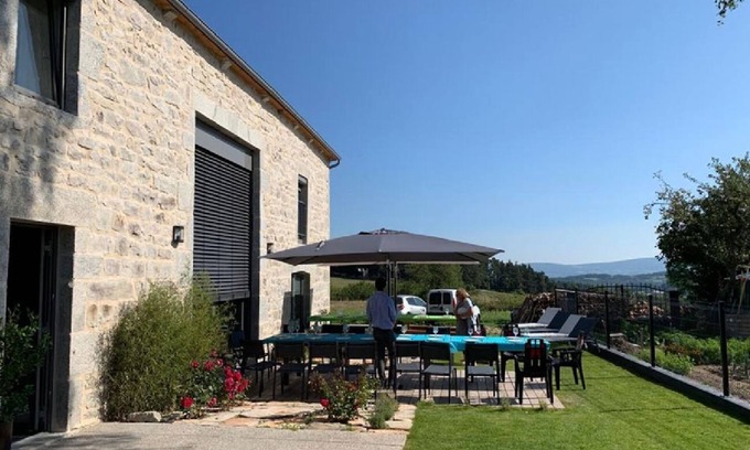 Le Bacon House | Magnificent Gîte between AUBRAC and MARGERIDE