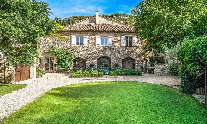 Le Beaucet House | Magnificent Provencal Bastide Located In A Unique Place