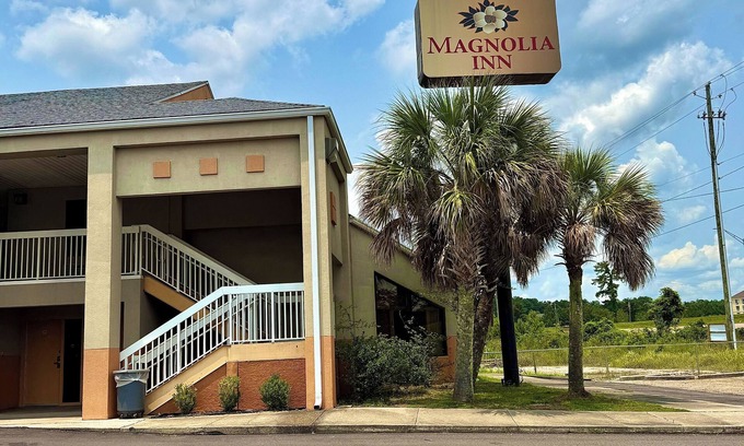 Hattiesburg Hotel | Magnolia Inn Townhouse Hattiesburg MS I-59