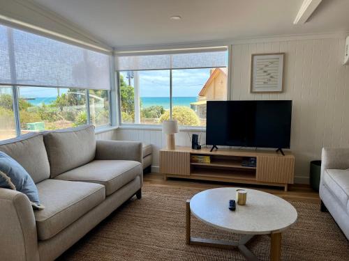 Aldinga Beach House | Magpie Sands - Coastal Escape & Wine Country - Beachside Getaway