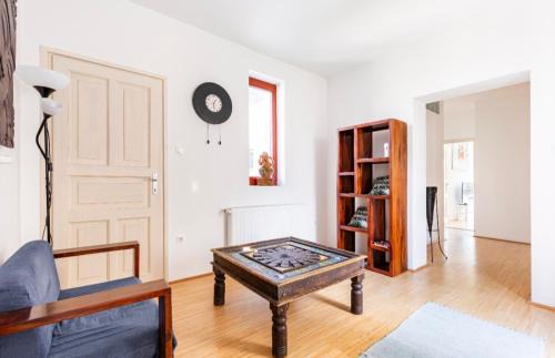 Obuda hegyvideke Apartment | Maharaja Mountain Palace with Free Privat Parking and Garden