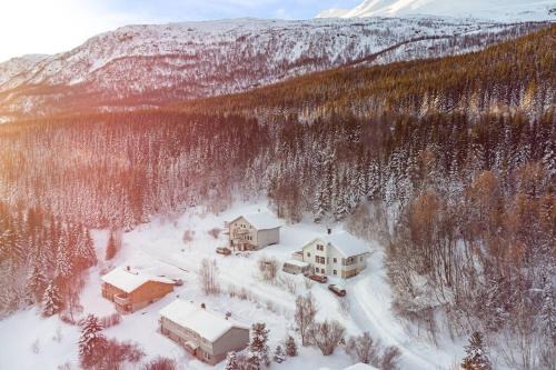 Lyngseidet Apartment | Main floor in the Lyngen Alps, whole house rentable