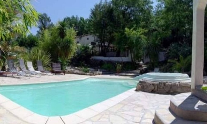 Neoules House | Maison atypique style mexicaine