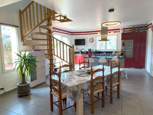 Pleumeur-Bodou House | Maison avec WIFI, jardin clos et terrasse, à 500m de la mer et du GR34, Île Grande - FR-1-368-13