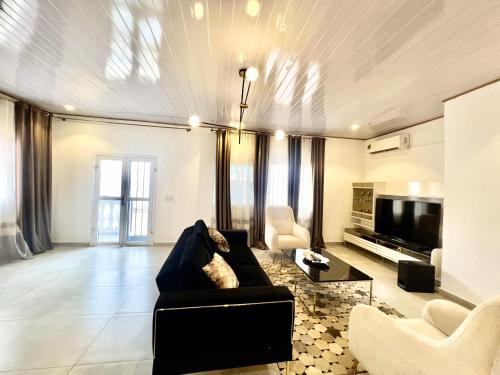 Yaounde Apartment | Maison Chic et confortable à la poste centrale