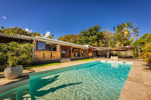 Le Portail House | Maison de 4 chambres avec piscine partagee jardin clos et wifi a Saint Leu