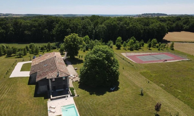 Magnac-Lavalette-Villars House | Maison de campagne avec piscine, tennis privé et WIFI - FR-1-653-10