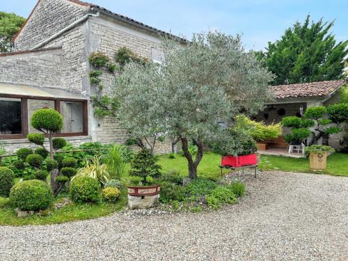 Sigogne House | Maison de charme à Sigogne, proche de Cognac, barbecue inclus.