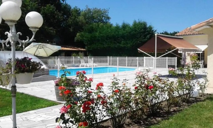 Begadan House | Maison de charme a Begadan avec piscine partagee