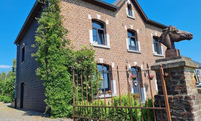 Lavacherie Villa | Maison de maitre logement entier, hot tub jacuzy