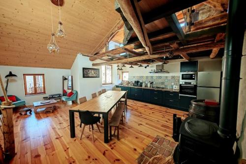 Beauvezer House | Maison de village de caractère, 10 pers